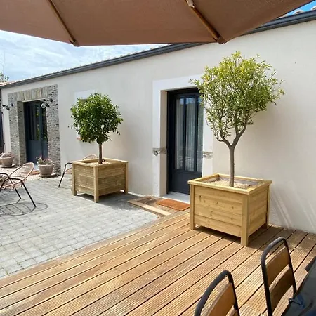 לינה וארוחת בוקר Celine Et Olivier 3*