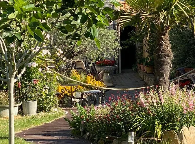 Céline Et Olivier Bed & Breakfast 3*